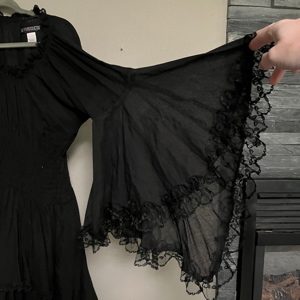 Elaborately detailed pirate/gothic flowing sleeve black peasant dress. - Picture 3 of 11